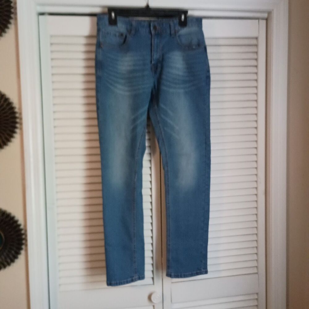 Across The Pond Men's Jeans 33x32 Medium Wash Slim Fit Signature Line Casual